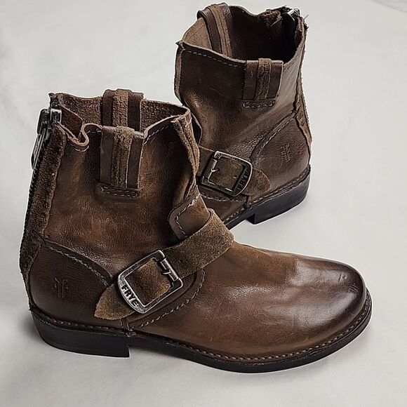 FRYE Vicky Artisan Back Zip Booties with Sleek Design Women Sz 6 Leather Western - Picture 1 of 7